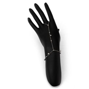 צמיד ג’אדי בגוון כסף עם טבעת וחרוזי מתכת אלגנטיים